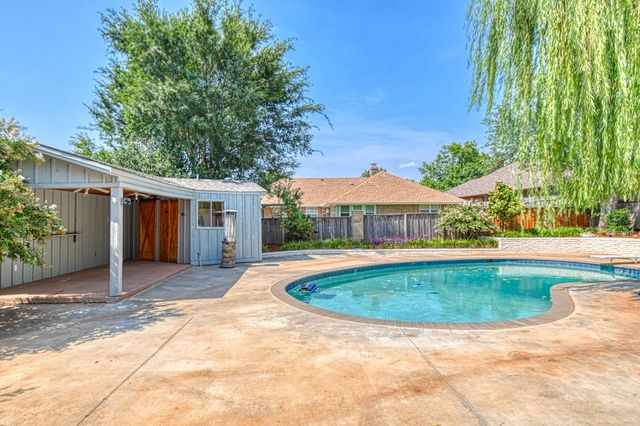 5909 Queens Gate Road, Oklahoma City, OK 73132