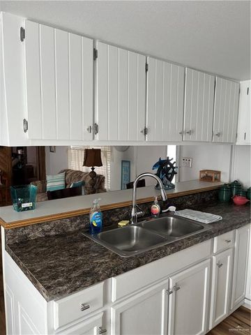 800 Anaqua Street, La Feria, TX 78559