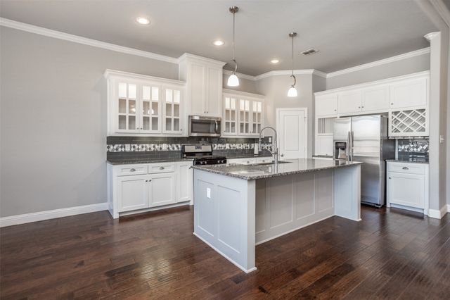 702 La Paloma Road, Sanger, TX 76266