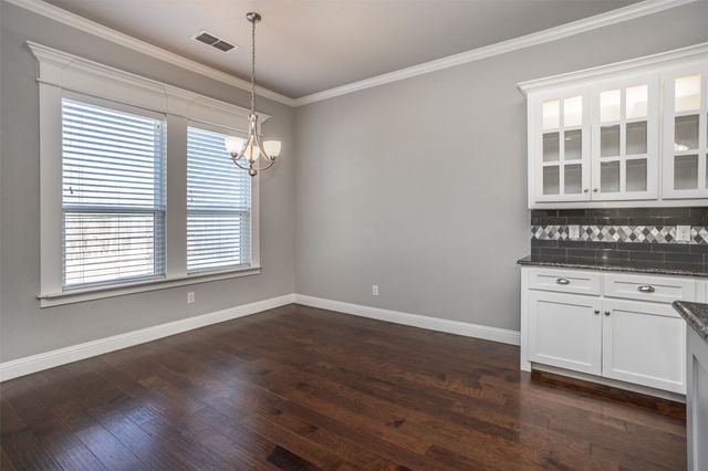 702 La Paloma Road, Sanger, TX 76266