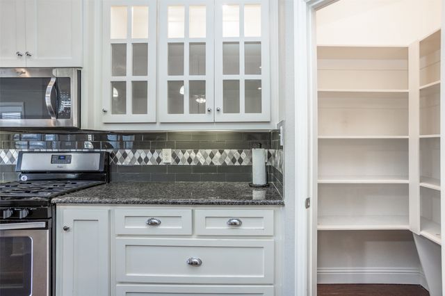 702 La Paloma Road, Sanger, TX 76266