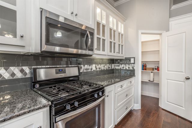 702 La Paloma Road, Sanger, TX 76266