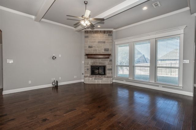 702 La Paloma Road, Sanger, TX 76266