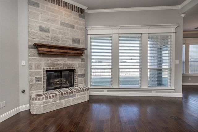 702 La Paloma Road, Sanger, TX 76266