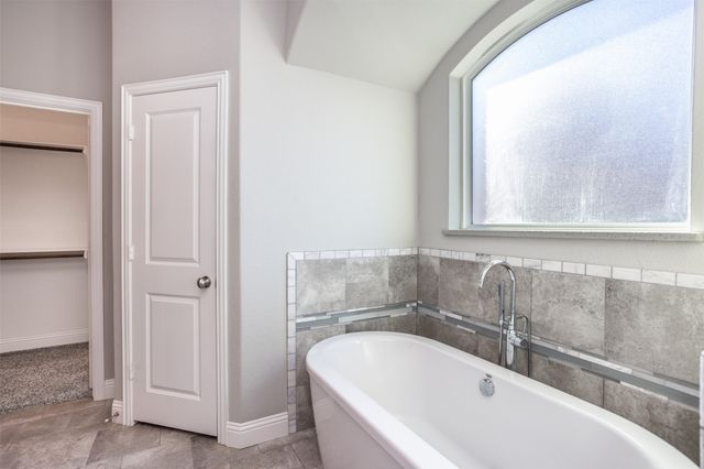 702 La Paloma Road, Sanger, TX 76266