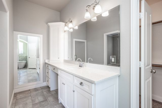 702 La Paloma Road, Sanger, TX 76266