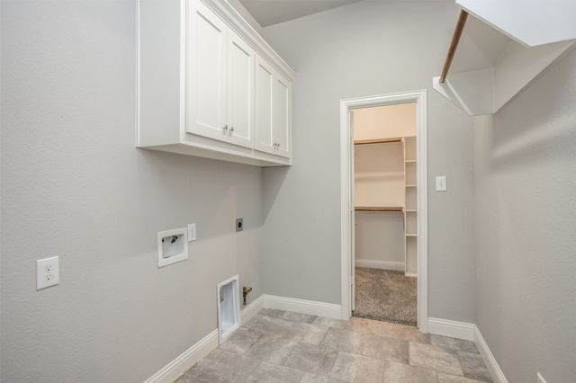 702 La Paloma Road, Sanger, TX 76266