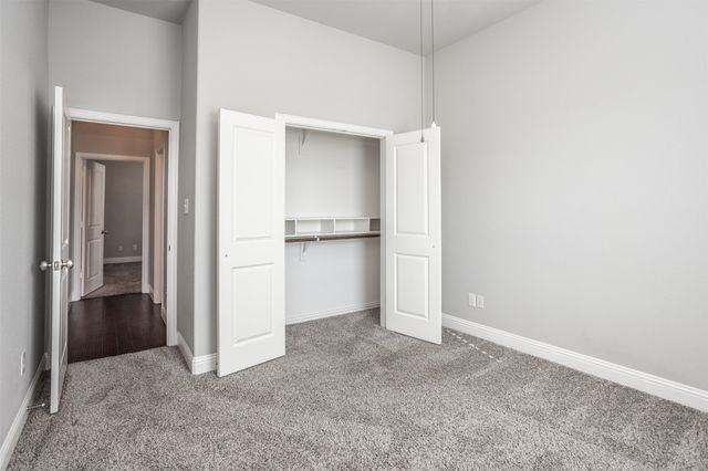 702 La Paloma Road, Sanger, TX 76266