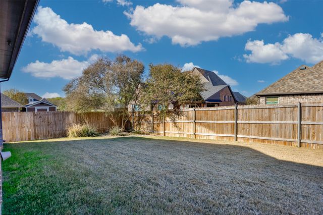 702 La Paloma Road, Sanger, TX 76266