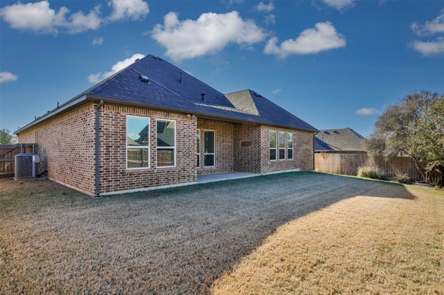 702 La Paloma Road, Sanger, TX 76266