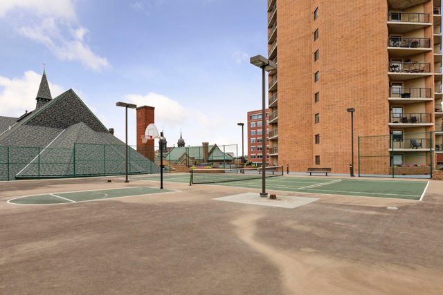 78 10th Street E 901, Saint Paul, MN 55101