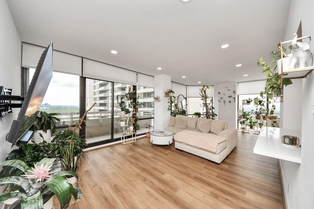 14 Greenway Plaza 23P, Houston, TX 77046