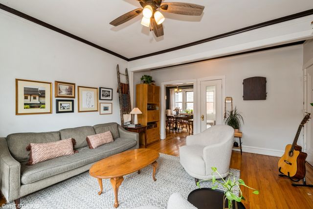 242 S Maple Avenue 3W, Oak Park, IL 60302