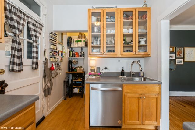 242 S Maple Avenue 3W, Oak Park, IL 60302