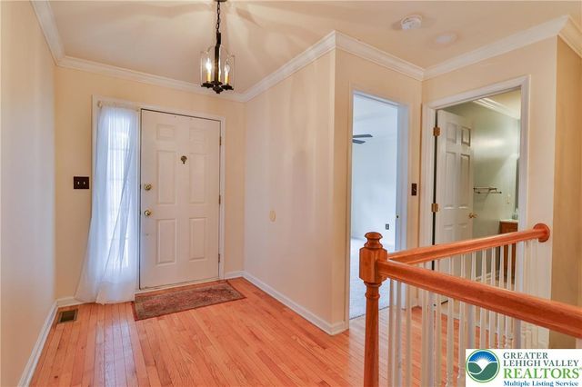 1211 Briarwood Lane, Forks Twp, PA 18040