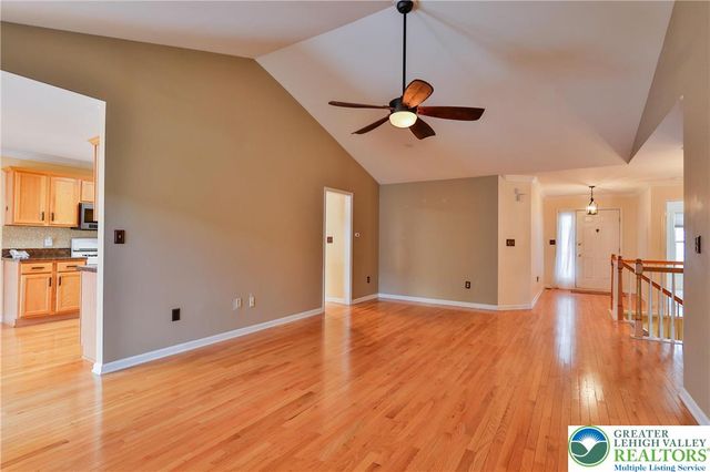 1211 Briarwood Lane, Forks Twp, PA 18040