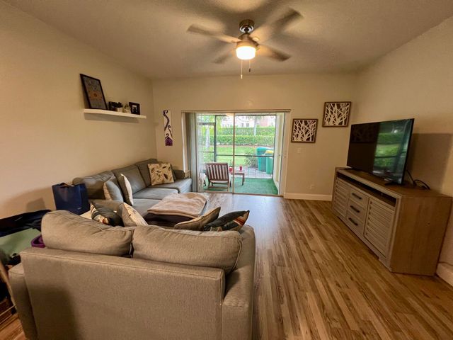 7844 Dixie Beach Circle, Tamarac, FL 33321