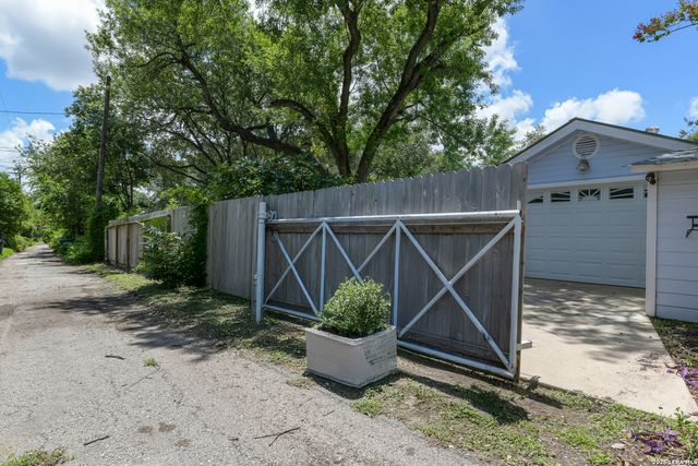 219 Brees, San Antonio, TX 78209