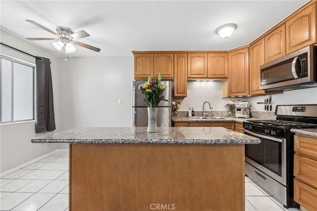 3245 Santa Fe 149, Long Beach, CA 90810