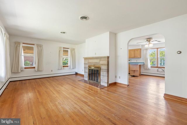 16 LINDEN BLVD, Middletown, MD 21769
