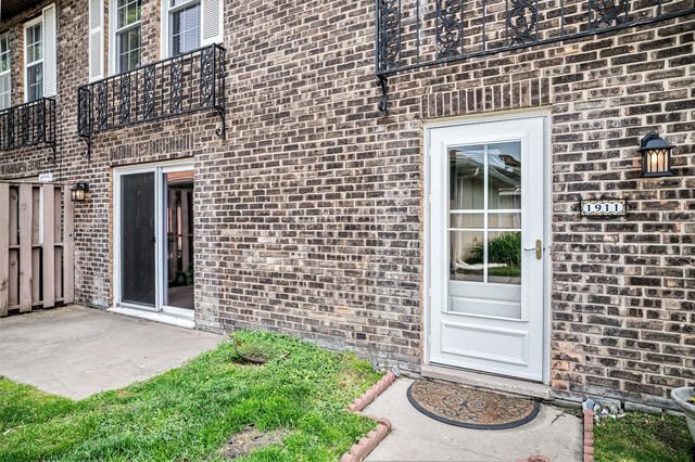 1911 Burgundy Street, Schererville, IN 46375