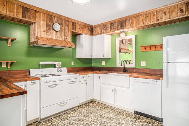 1911 Burgundy Street, Schererville, IN 46375