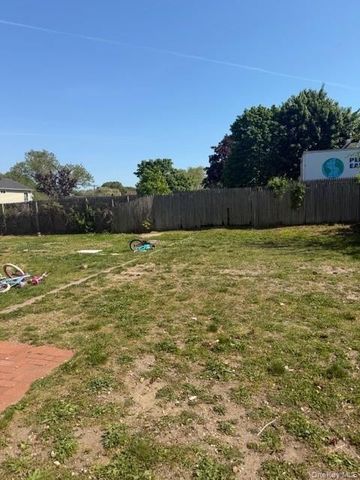 2 Date Street, Central Islip, NY 11722