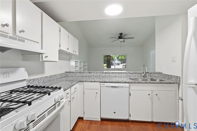 11949 W Briar Patch Dr, Midlothian, VA 23113