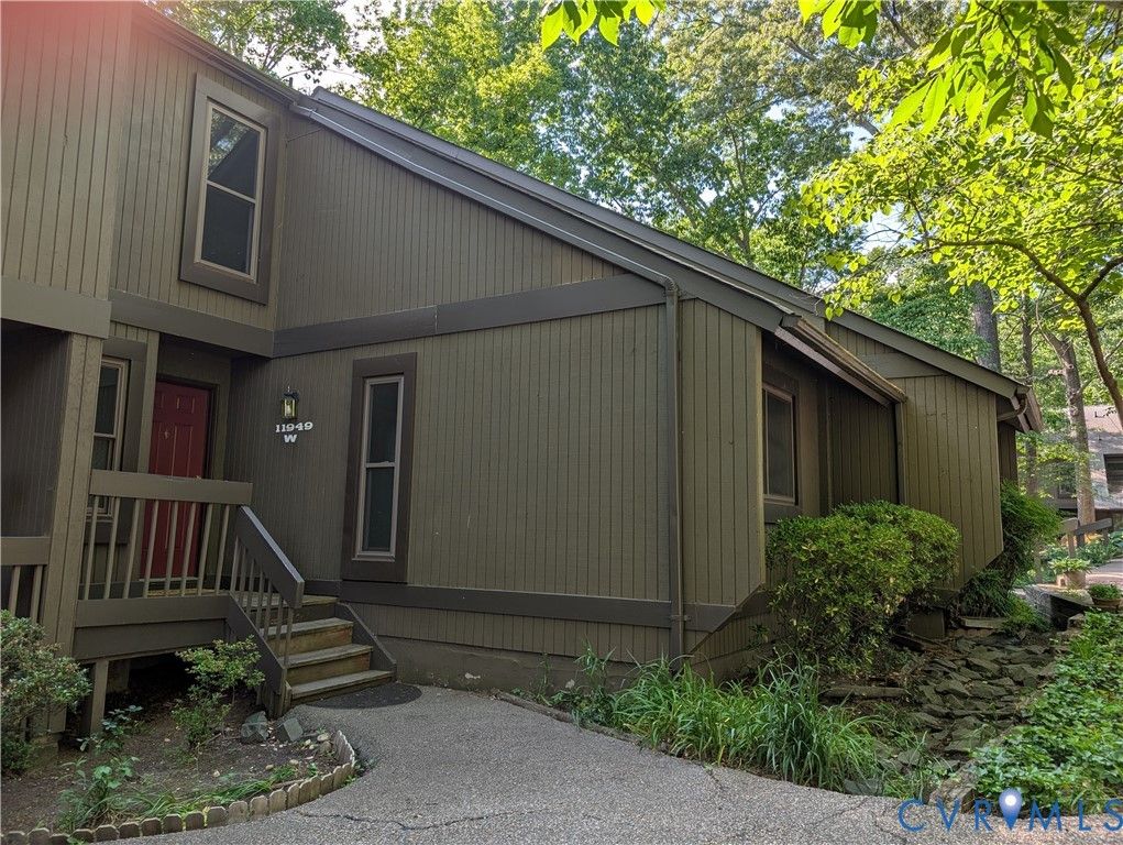 11949 W Briar Patch Dr, Midlothian, VA 23113