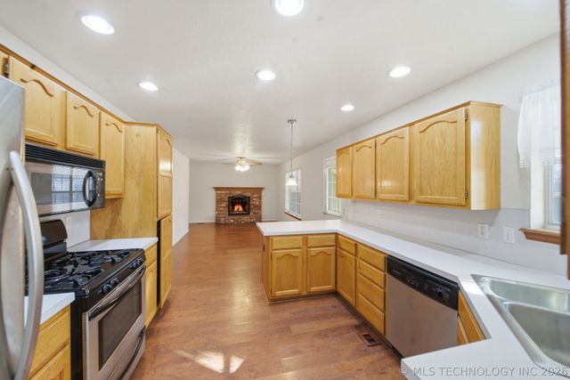 6309 S Date Avenue, Broken Arrow, OK 74011