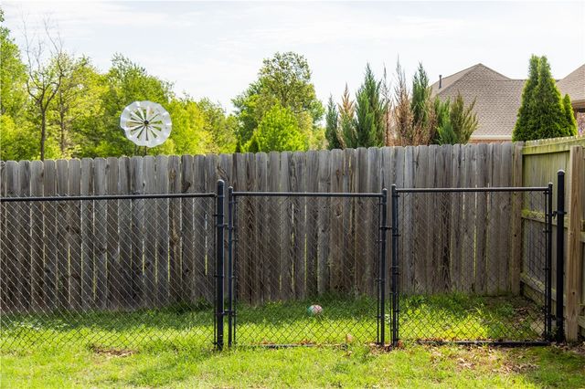 405 Buffalo Gap Drive, Siloam Springs, AR 72761