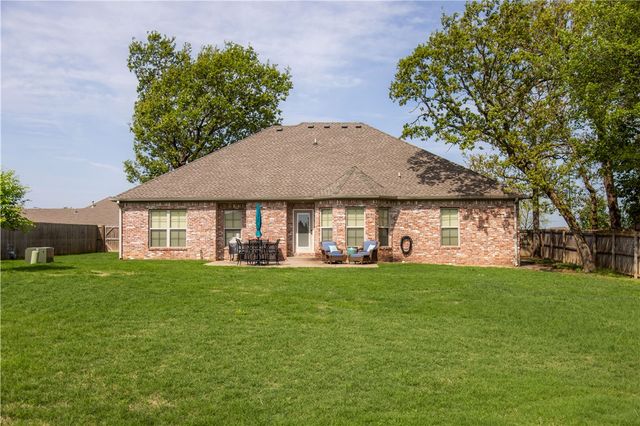 405 Buffalo Gap Drive, Siloam Springs, AR 72761
