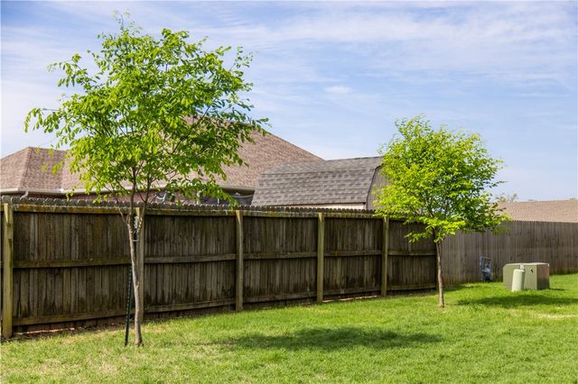 405 Buffalo Gap Drive, Siloam Springs, AR 72761