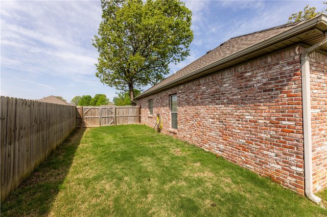 405 Buffalo Gap Drive, Siloam Springs, AR 72761