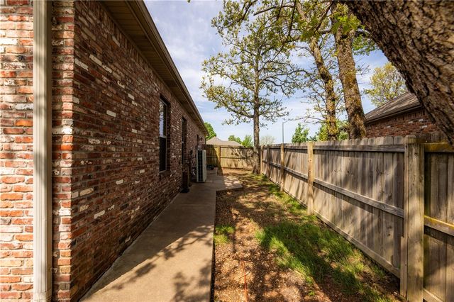 405 Buffalo Gap Drive, Siloam Springs, AR 72761