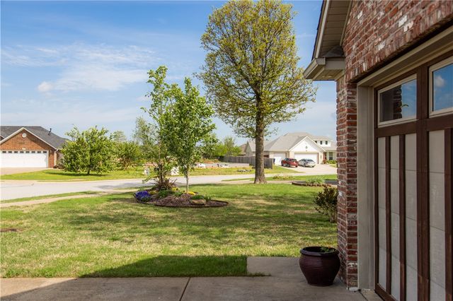 405 Buffalo Gap Drive, Siloam Springs, AR 72761