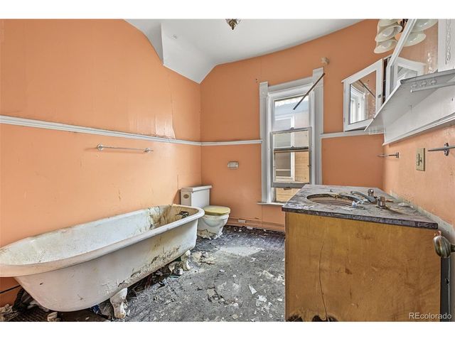 2140 N Franklin St, Denver, CO 80205