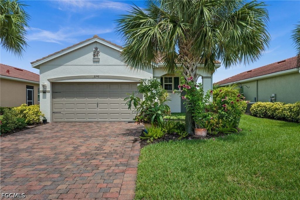 2190 Summersweet DR, Alva, FL 33920
