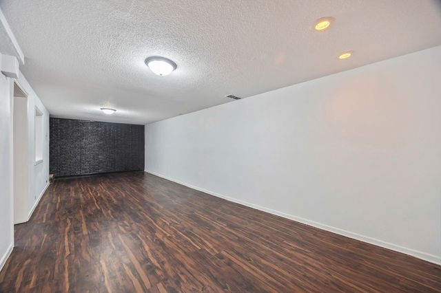 313 Thunderbird Drive, Marshalltown, IA 50158
