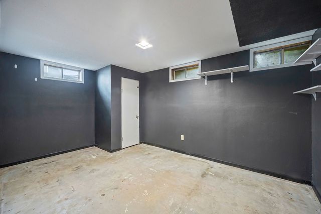 313 Thunderbird Drive, Marshalltown, IA 50158