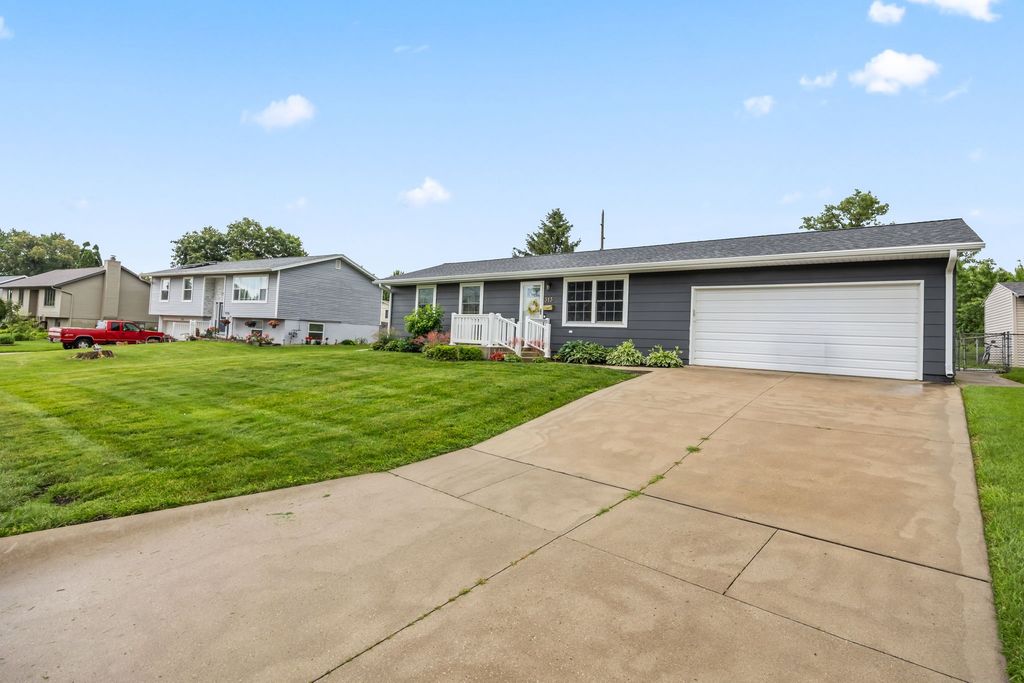 313 Thunderbird Drive, Marshalltown, IA 50158