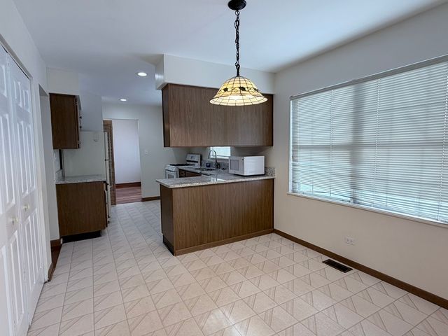 1817 Altoona Court, Schaumburg, IL 60194