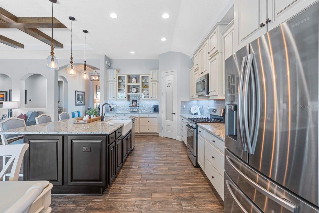 Image 14 of property listing at 7328 PARADISO DRIVE, Apollo Beach, FL 33572