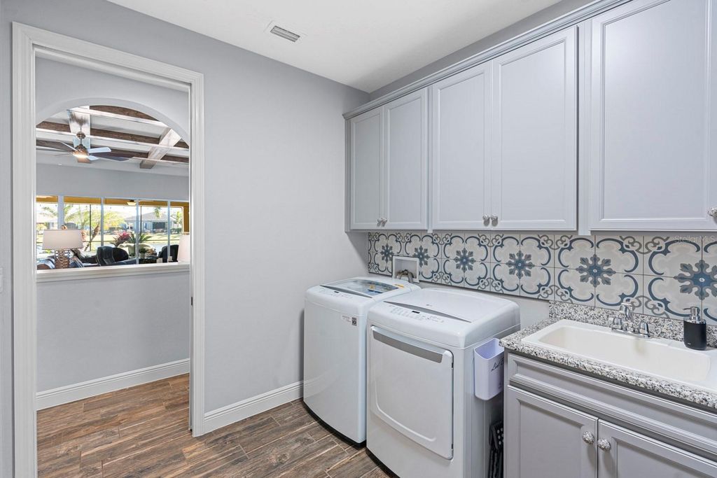 Image 38 of property listing at 7328 PARADISO DRIVE, Apollo Beach, FL 33572