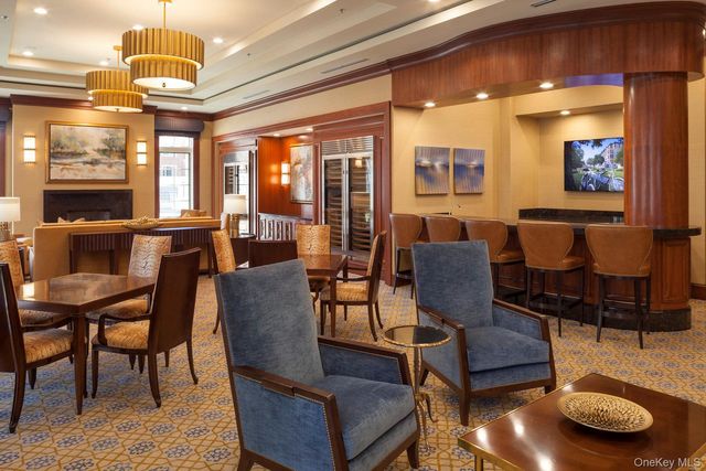 6000 Royal Court 6204, North Hills, NY 11040
