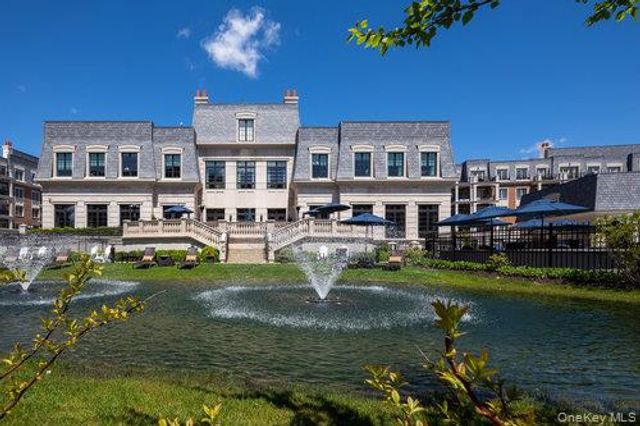 6000 Royal Court 6204, North Hills, NY 11040