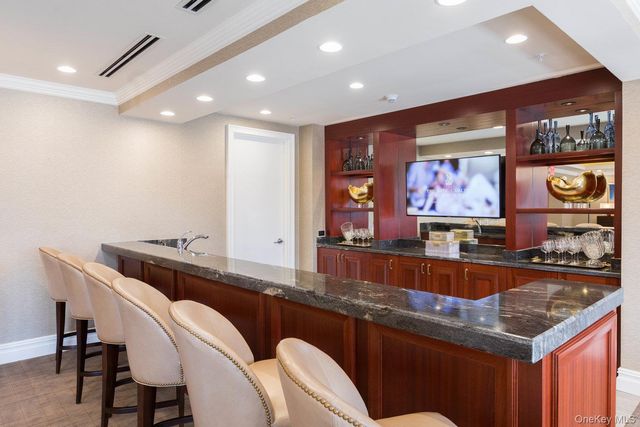 6000 Royal Court 6204, North Hills, NY 11040