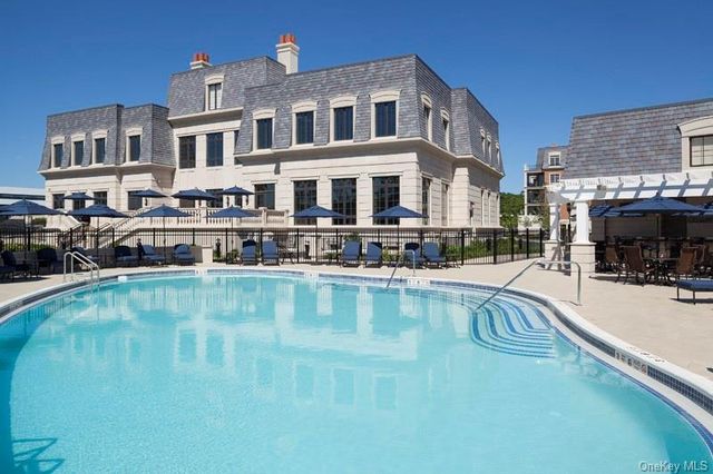 6000 Royal Court 6204, North Hills, NY 11040