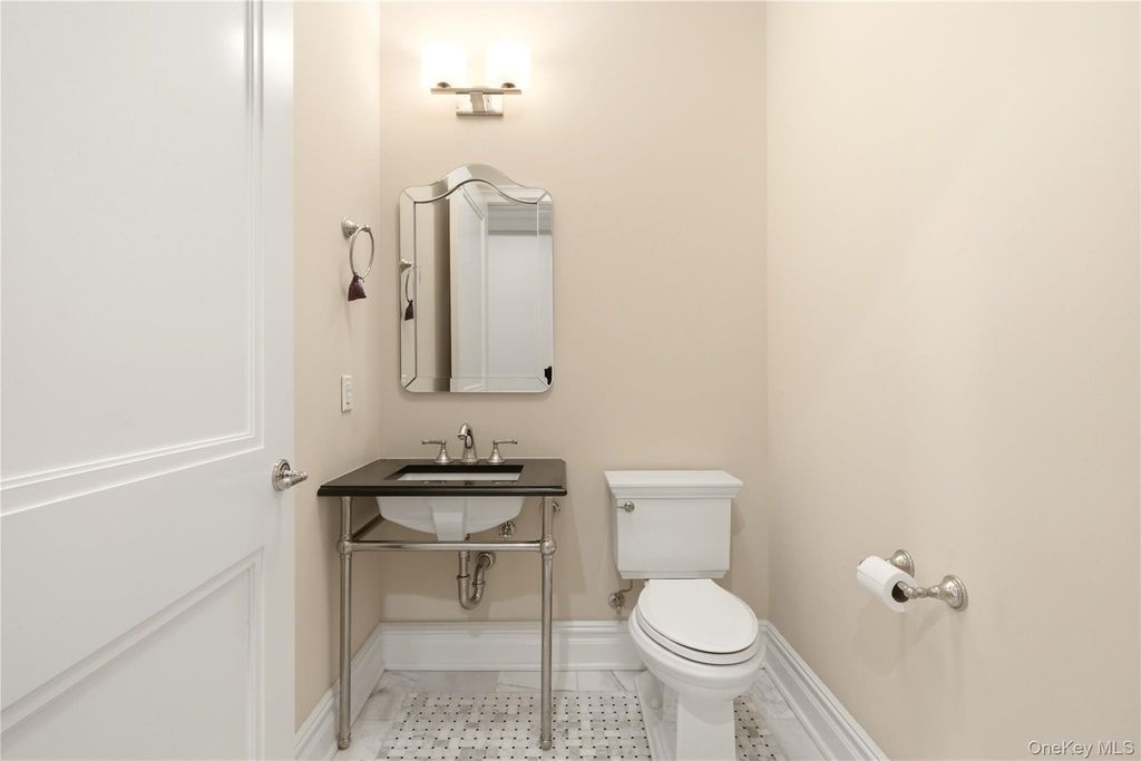 6000 Royal Court 6204, North Hills, NY 11040 — photo 4