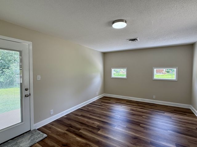 2825 Lylewood Rd, Woodlawn, TN 37191